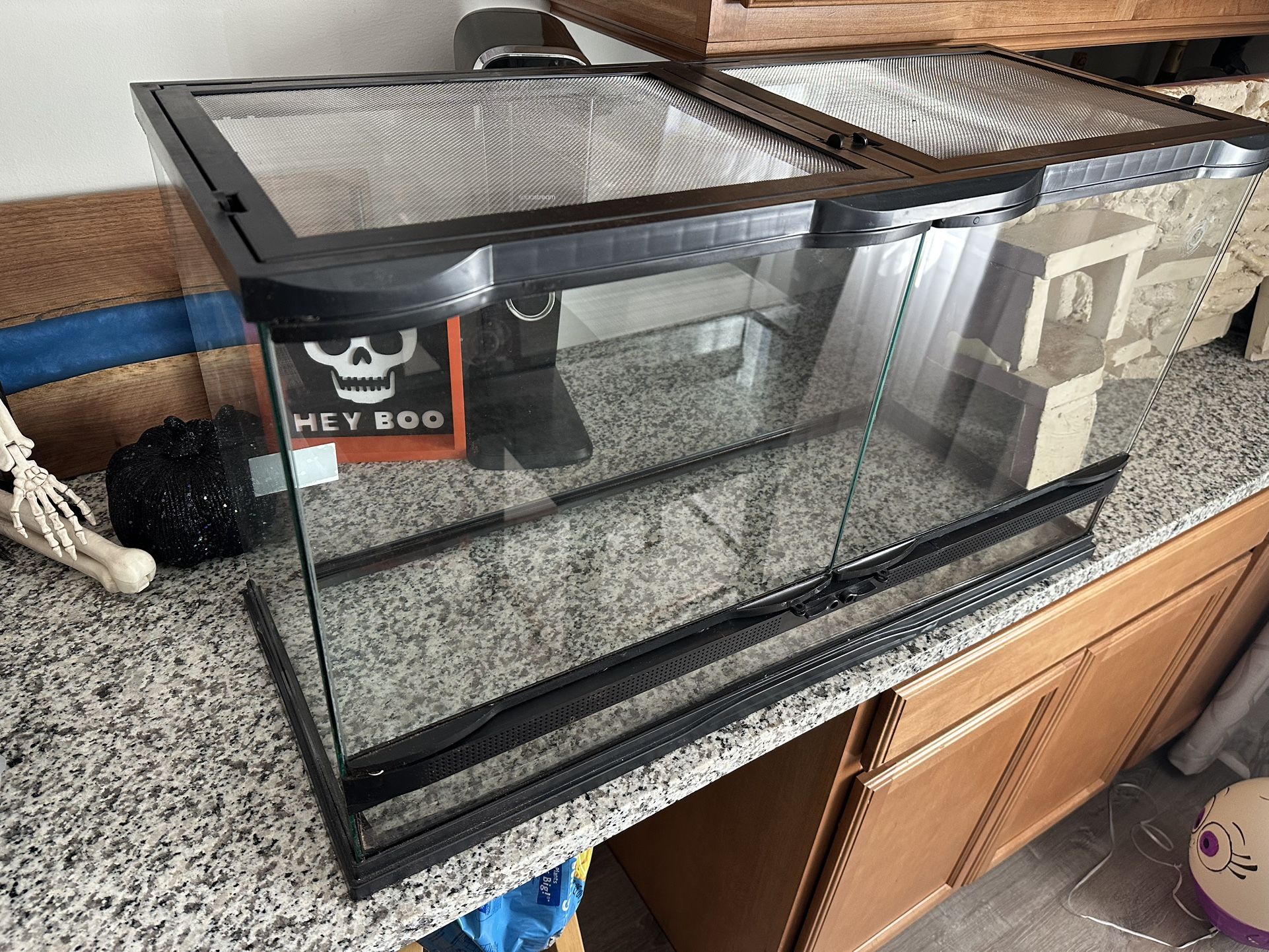 25 Gallon zoo med Tank