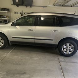 2016 Chevrolet Traverse, New Tires!