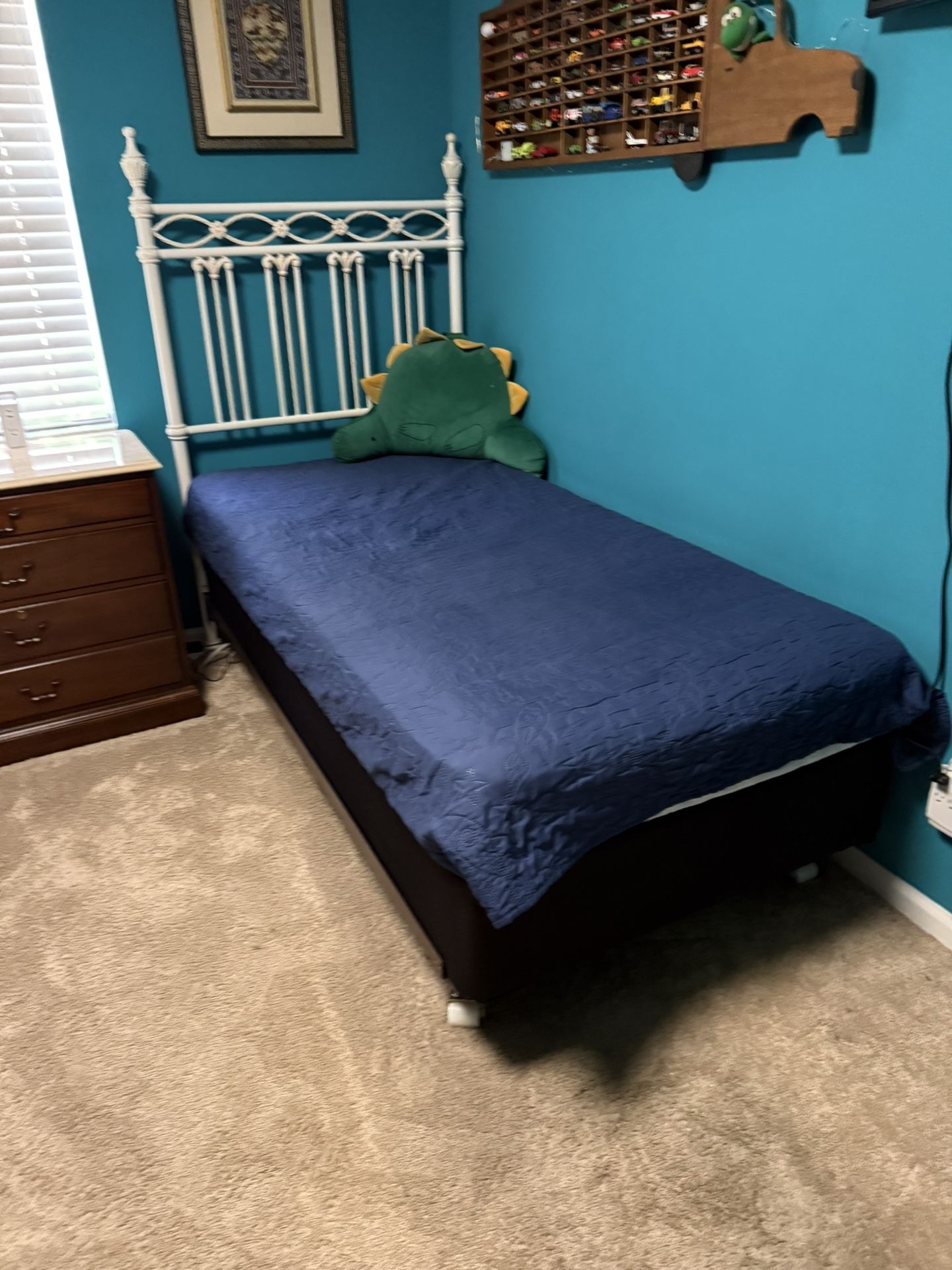 White Metal Twin Bed Frame (Delivery Service Available)