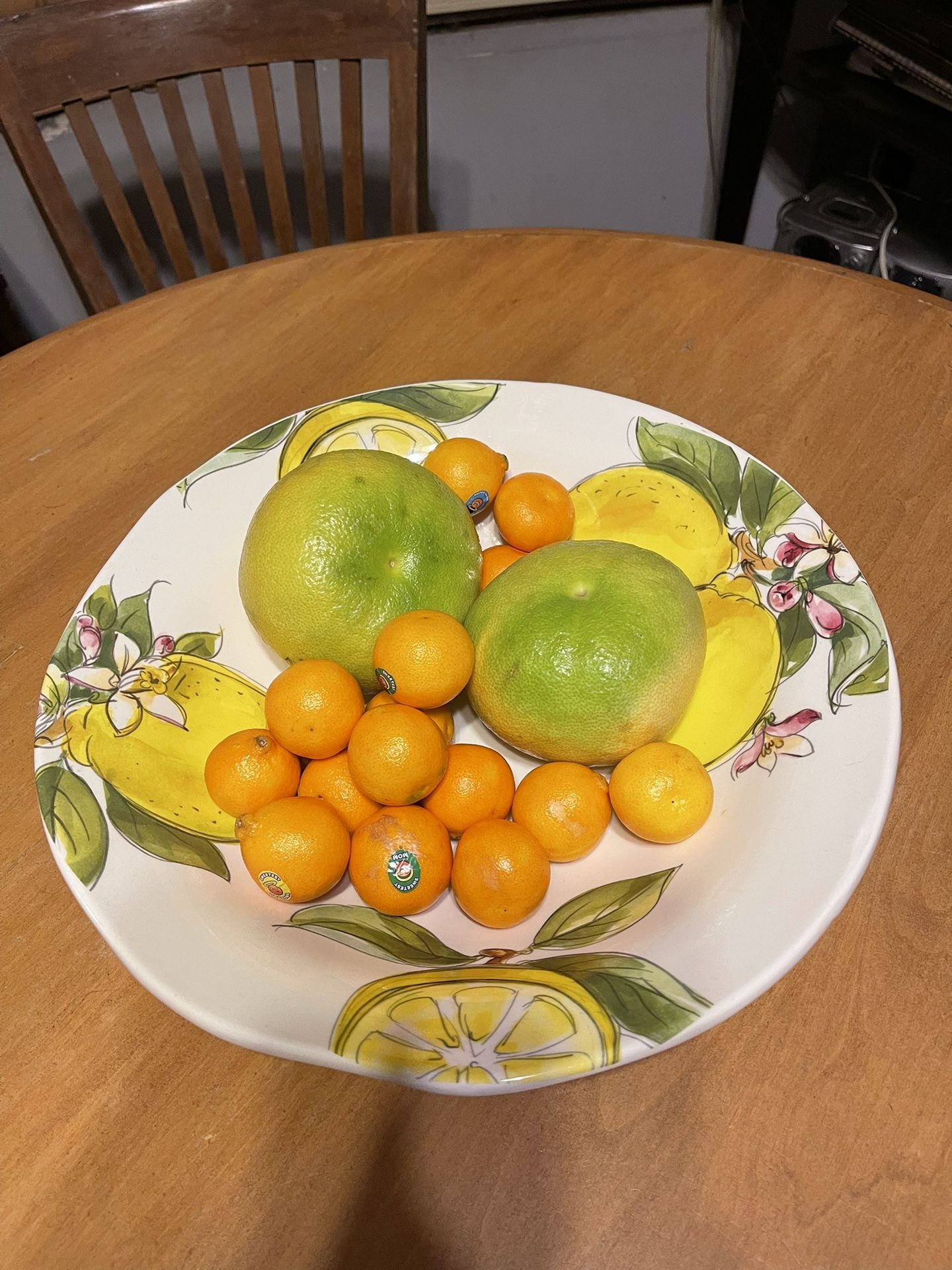 large vintage 15”x3 1:/2” beautiful lemon cerqmic bowl. 