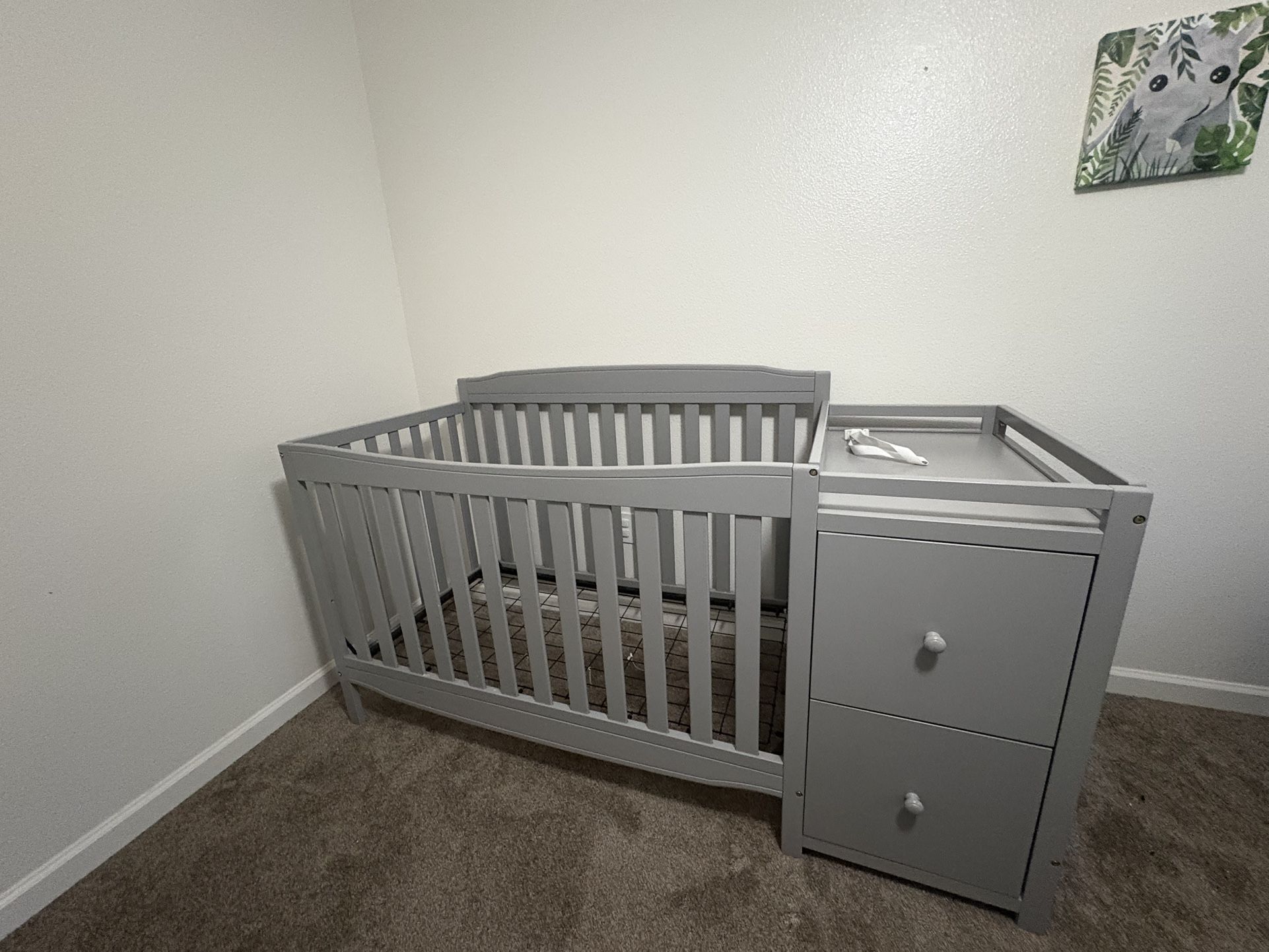 Convertible Crib with Changing Table & Drawers โ Great Condition โ No Mattress
