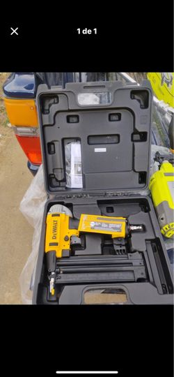 DEWALT 18-Gauge Pneumatic Brad Nailer