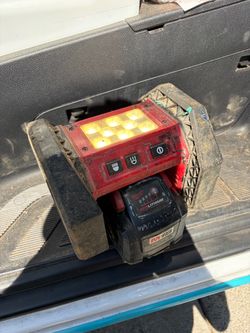 Milwaukee crawl space/work light
