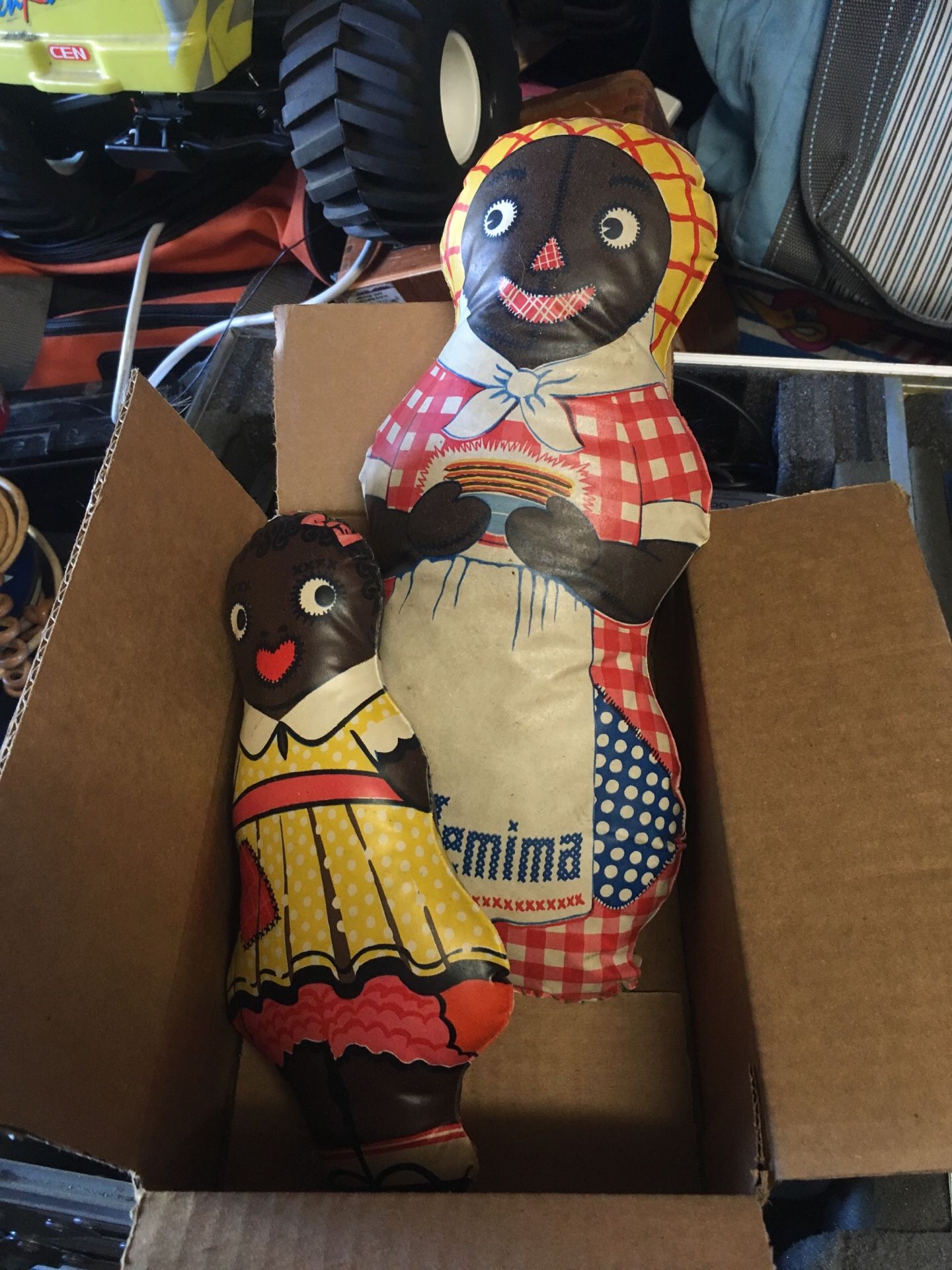 Aunt Jamima and girl pickaninny dolls