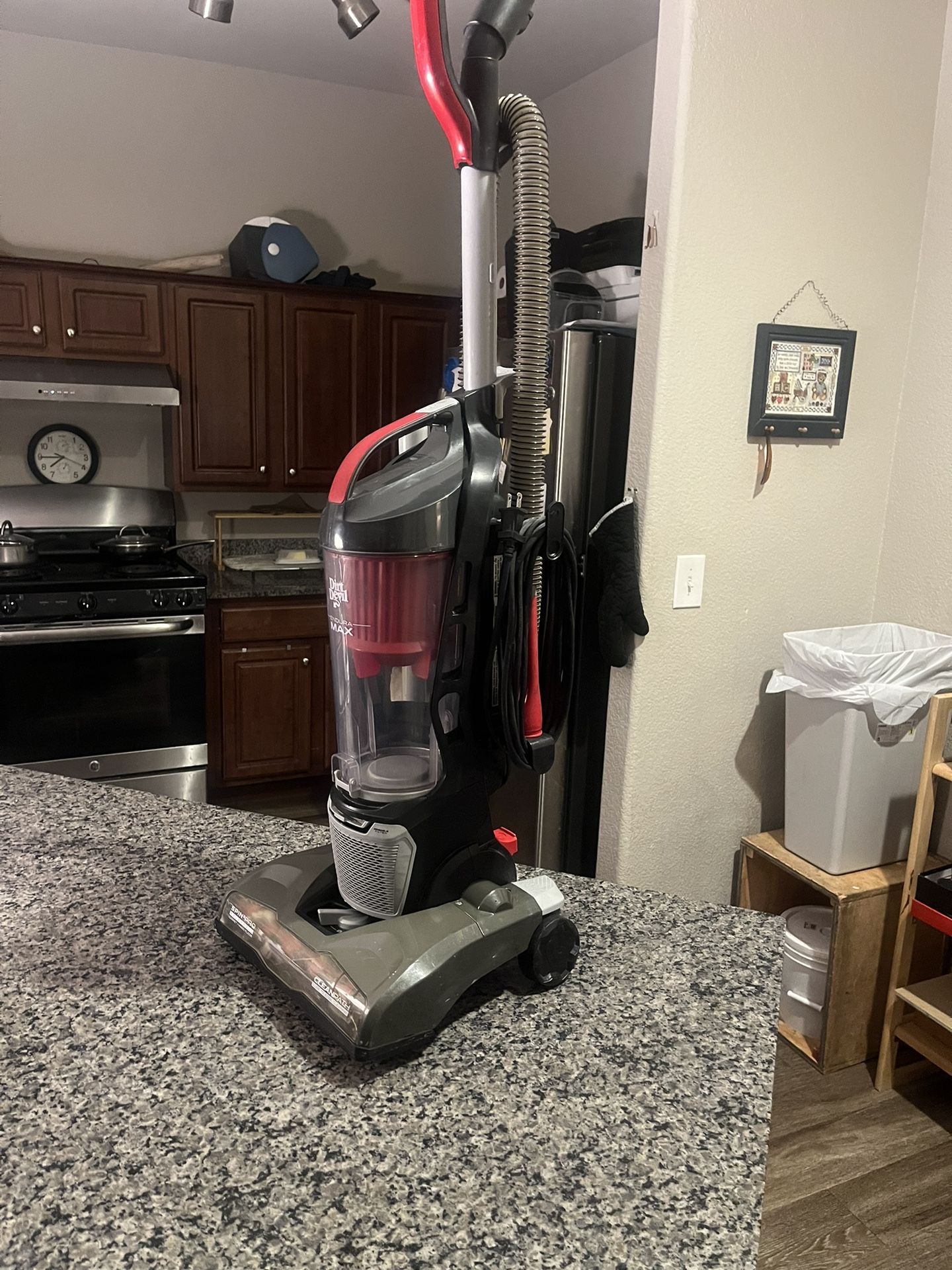 Dirt Devil Endura Max Upright Vacuum