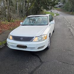 White 2000 Toyota Avalon