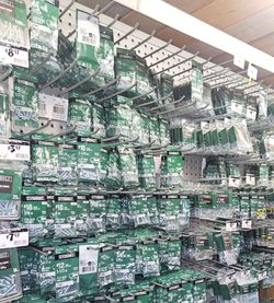 By pallet Palette of different types of screws, nuts, self-tapping screws, and washers—the entire palette of 50  boxes.