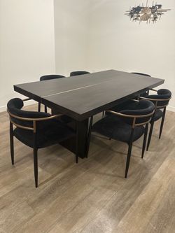 Like new Dining Table