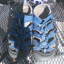 KEEN Sandals Size US 5 YOUTH