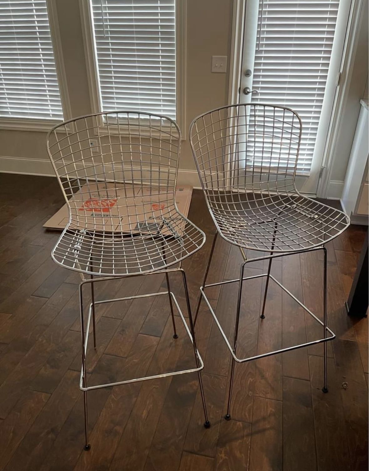 metal bar chairs / bar stools 