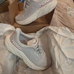 Hoka Arahi 7 Women running shoes