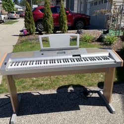 Yamaha Electronic Keyboard 