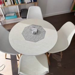 Dining Set Table With 4 Chairs Like New 