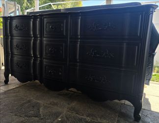 Gorgeous dresser.