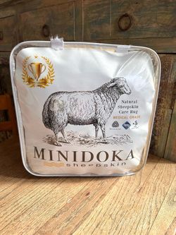 New Minidoka Sheepskin Medical Underlay Size Natural Chape 41” new in box