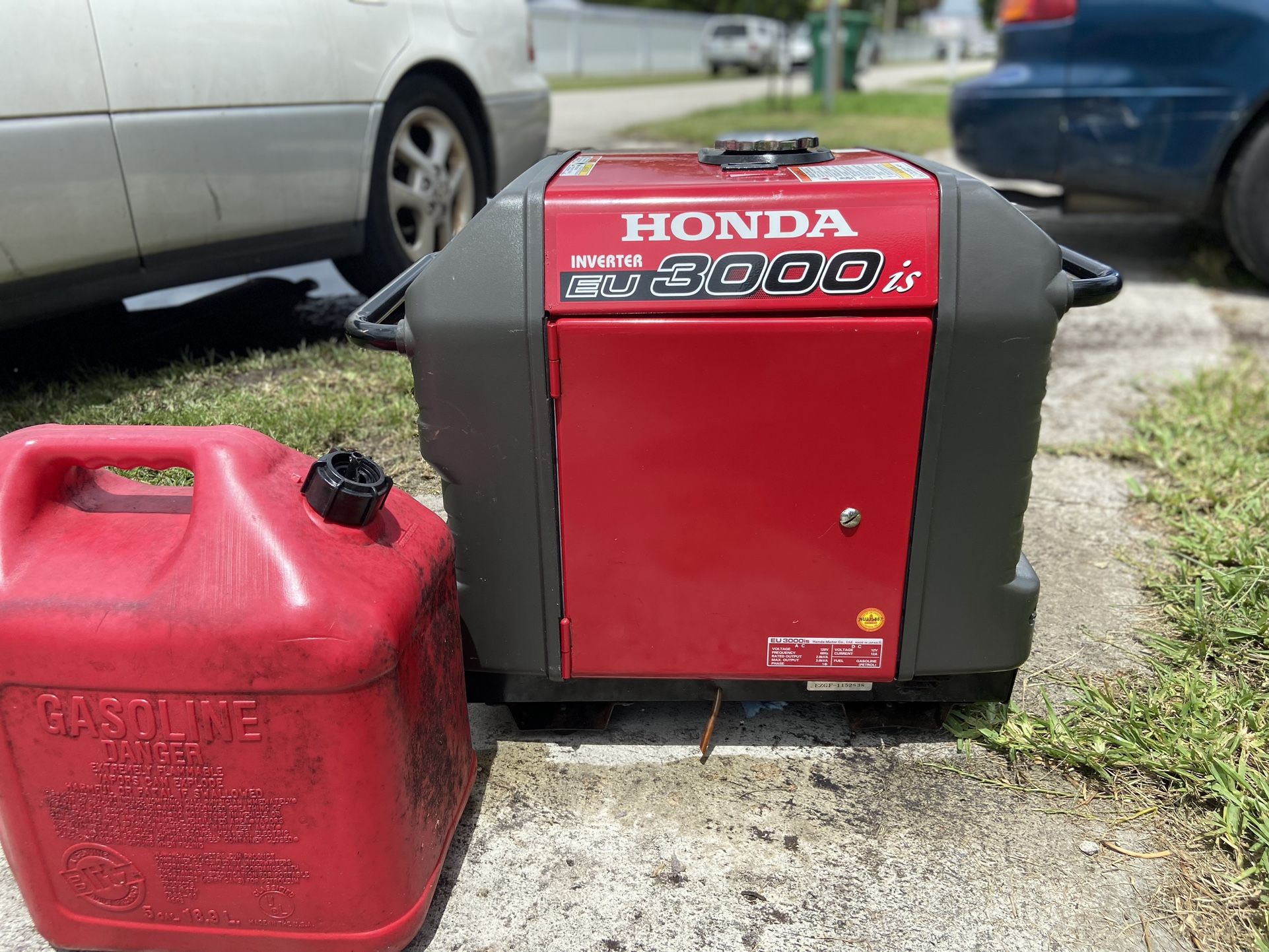  MUST SEE‼️ {{Honda Eu3000is Generator}}‼️ Quiet Honda Generator  [Barely Used] Only 1450 FIRM ‼️‼️ 