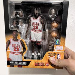 Mafex 255 Michael Jordan ( Chicago Bulls Home)