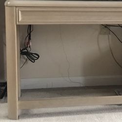 TV TABLE/SET UP YOUR TV & STEREO LONG BEAUTIFUL/ OAK WOOD  WHITE FINISH 4 SALE! LIKE/NEW!!!MINT CONDITIONS!!
