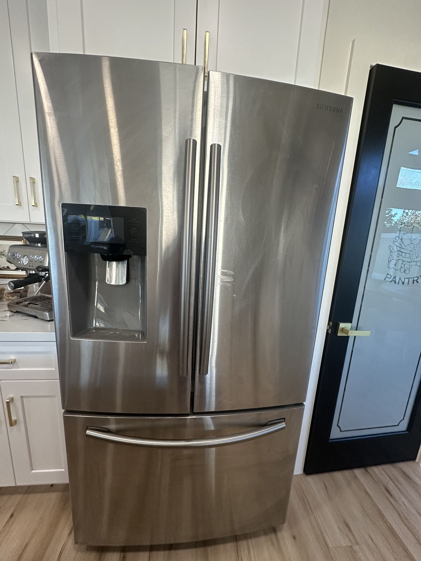Samsung 24.6 French Door fridge W/ Ice Maker And Water Dispenser Good Condition, minor Problems Great Price!