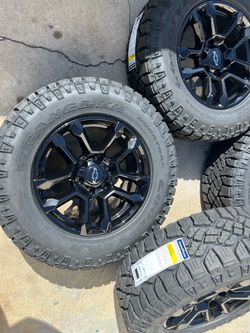 New Chevy Tahoe rims and tires 18” Oem factory wheels rines y llantas nuevas fits Silverado Tahoe RST Avalanche suburban GMC Sierra Yukon