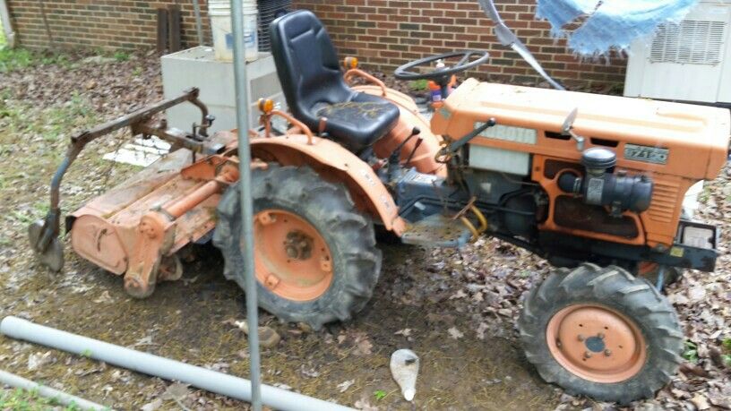 KUBOTA B7100 TRACTOR