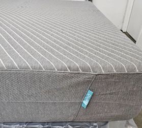 LIKE NEW! Siena Signature King Mattress - Delivery Available