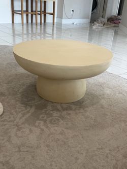 Solid coffee table/end table