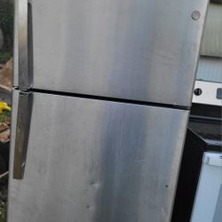 GE Refrigerator
