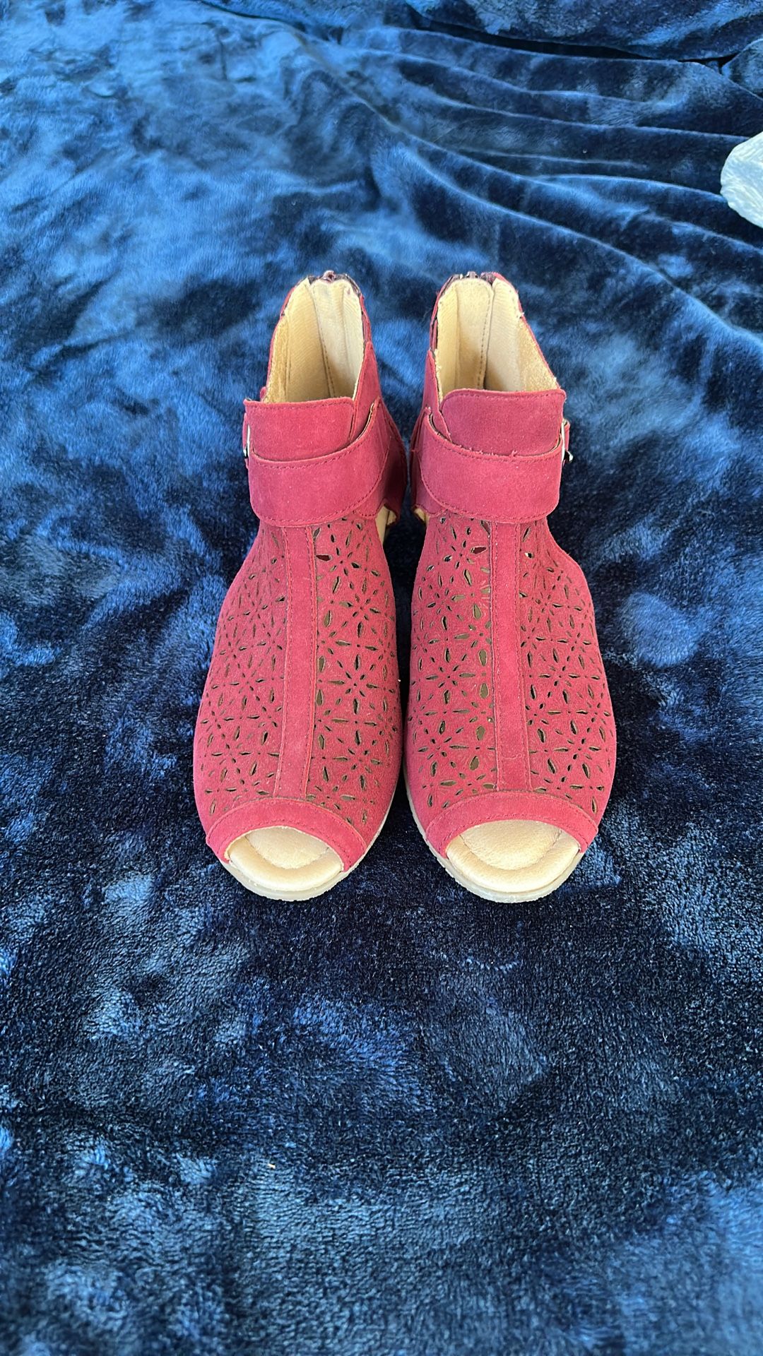 Earth Shoes Women’s Size 6B Burgundy NEW