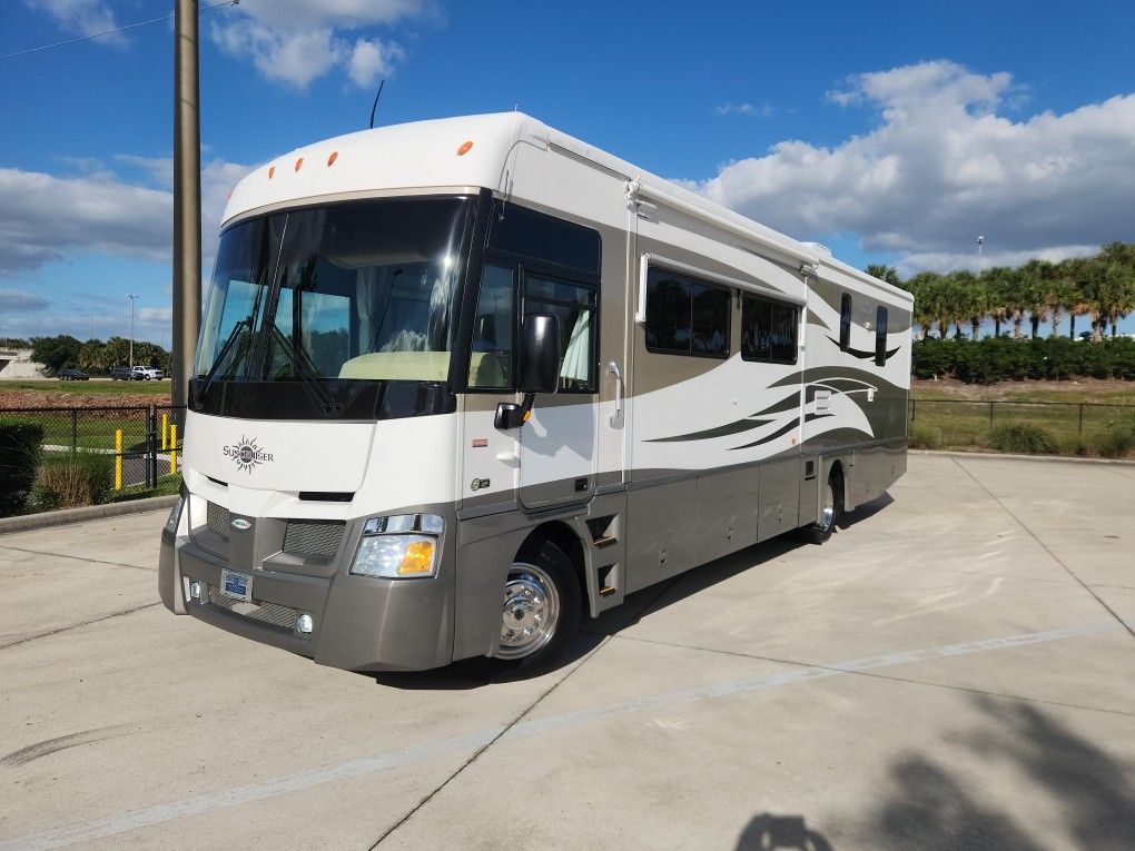 2007 Winebago Suncruiser 