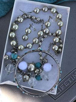 Earings necklace and bracelet