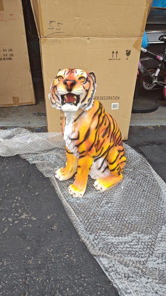 Realistic Tiger Statue