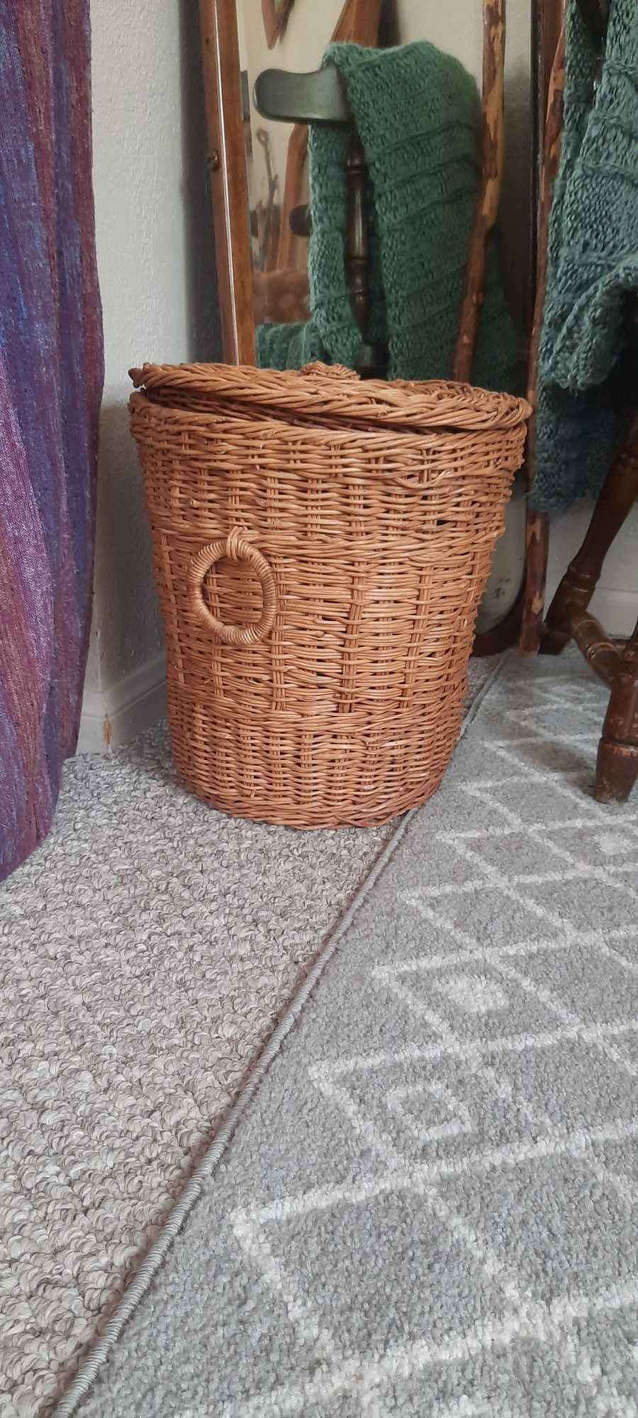 Woven Wood Wicker Laundry Basket With Lid