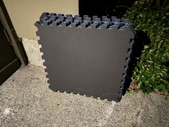 Set of six interlocking foam mats