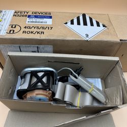 Hyundai 88820-3L610-J9 Front Seat Belt Assembly Right 2006-2010 Hyundai Azera