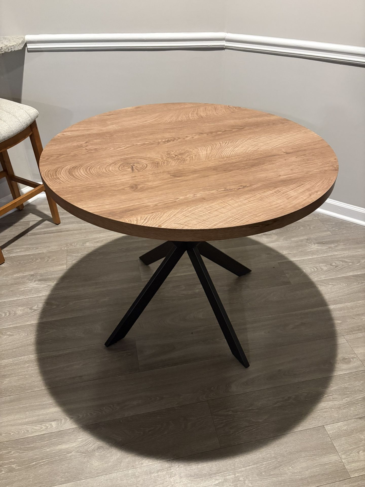 37.5” Round Table