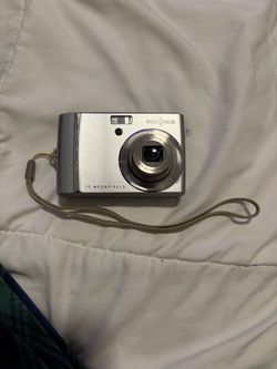 Insignia 10 Megapixel Compact Digital Camera