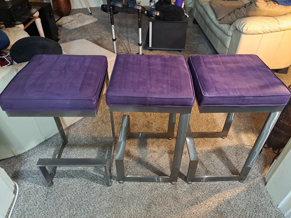 Set of 3 Johnston Casuals
Score Backless Contemporary Barstools