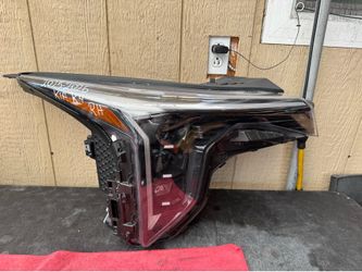 2025 2026 KIA K4 RIGHT SIDE HEADLIGHT OEM USED