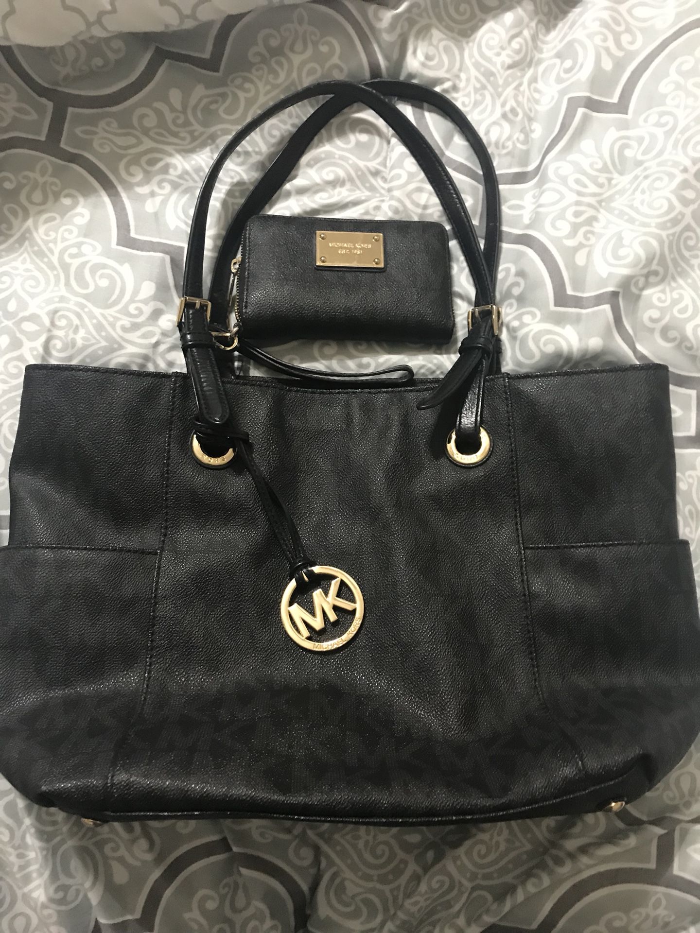 Used Michael Kors purse / small wallet