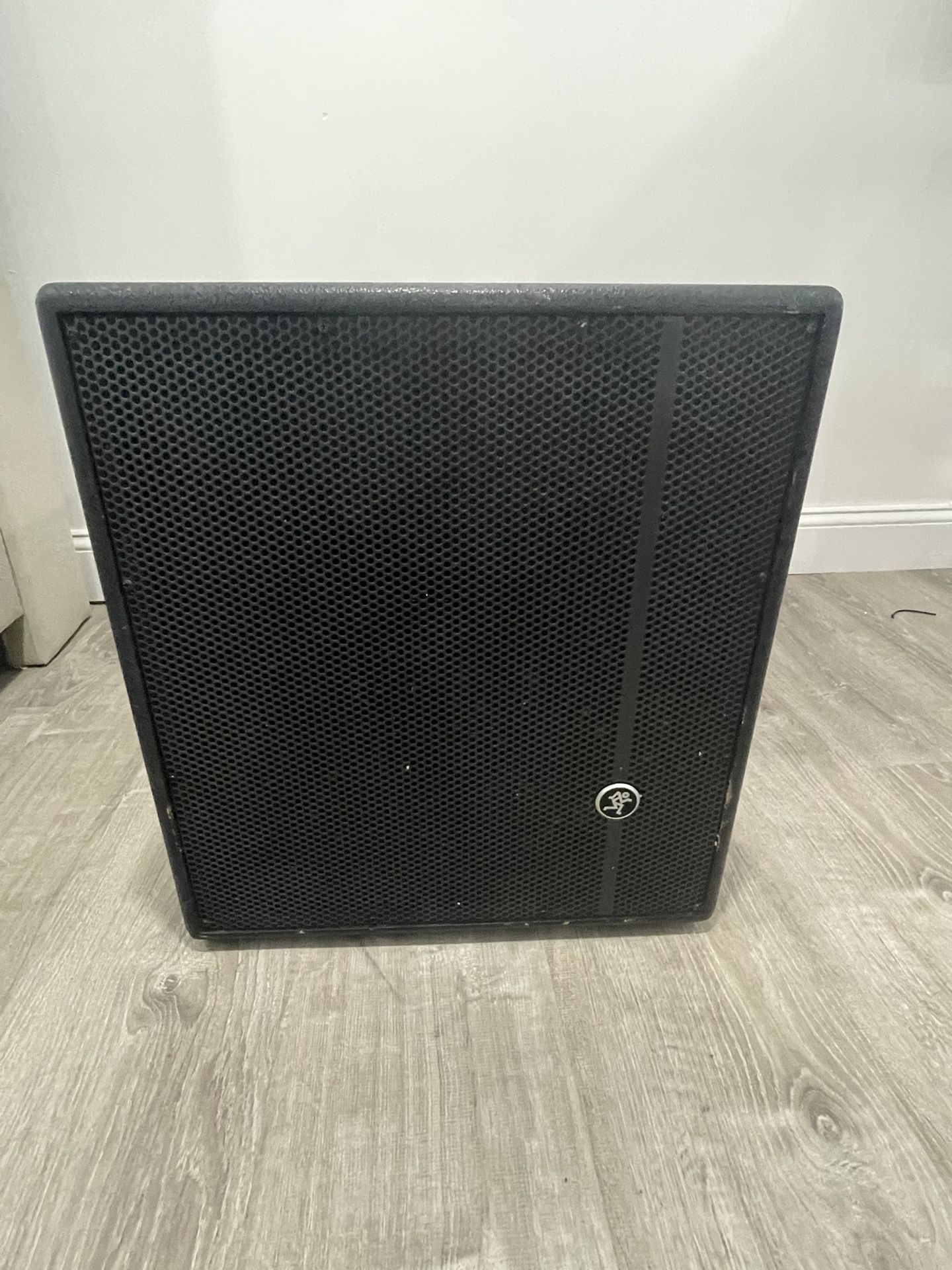Mackie HD1501, 1200W, 15 Inch Powered Subwoofer