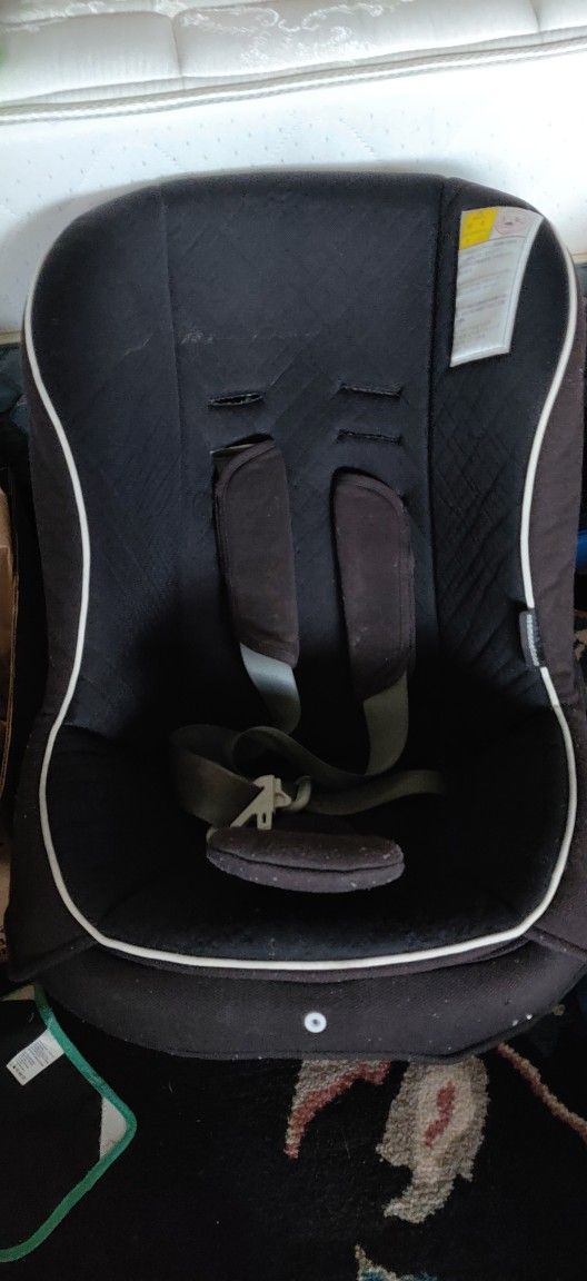 Japanese car seat for infant and toddler