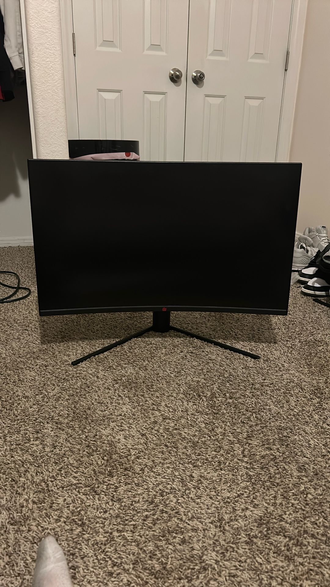 75hz 1440p monitor. moving and dowsizing need it gone. 32"