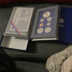 Two USA 1986 Prestige Coin Set