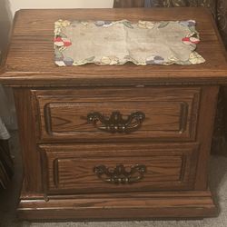 End tables/Nightstands(2)