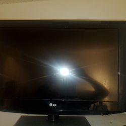 LG TV ,NO REMOTE , HAS USB AND HDMI PORT