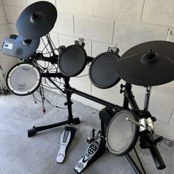 Electric Drum Set/Kit with Amp
