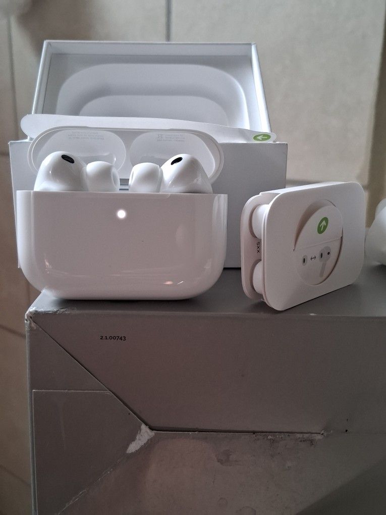 NEW APPLE PRO 3 AIRPODS