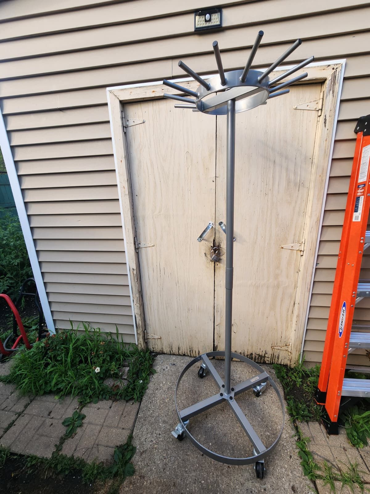 Mobile coat rack