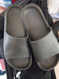 Bulky sandals size 8